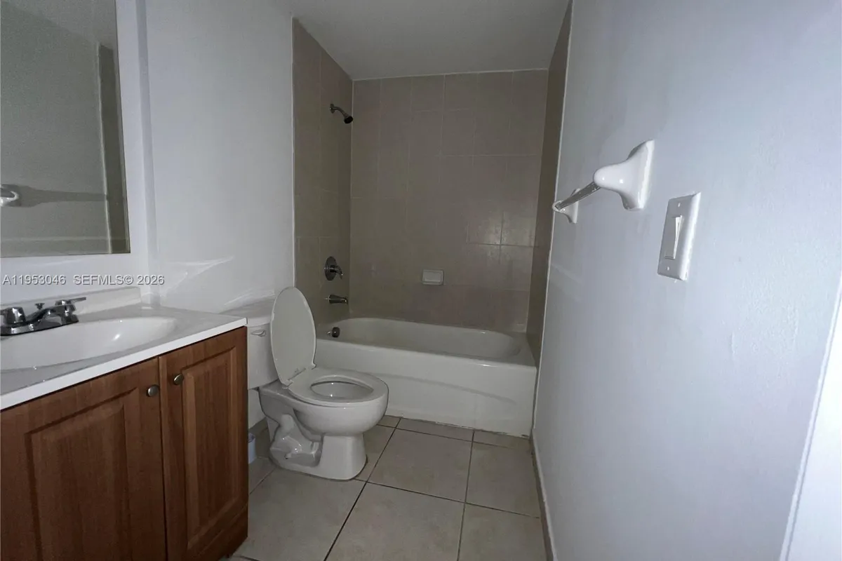 7290 NW 114th Ave # 7, Doral FL 33178