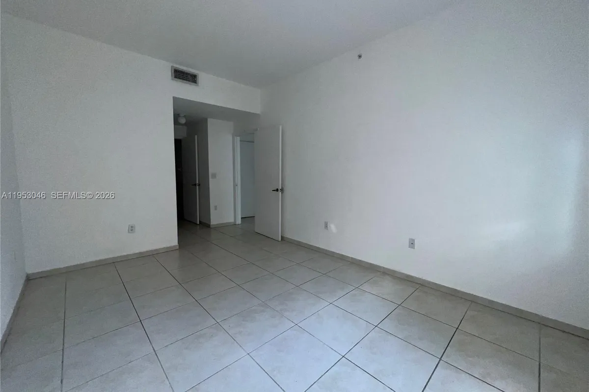 7290 NW 114th Ave # 7, Doral FL 33178