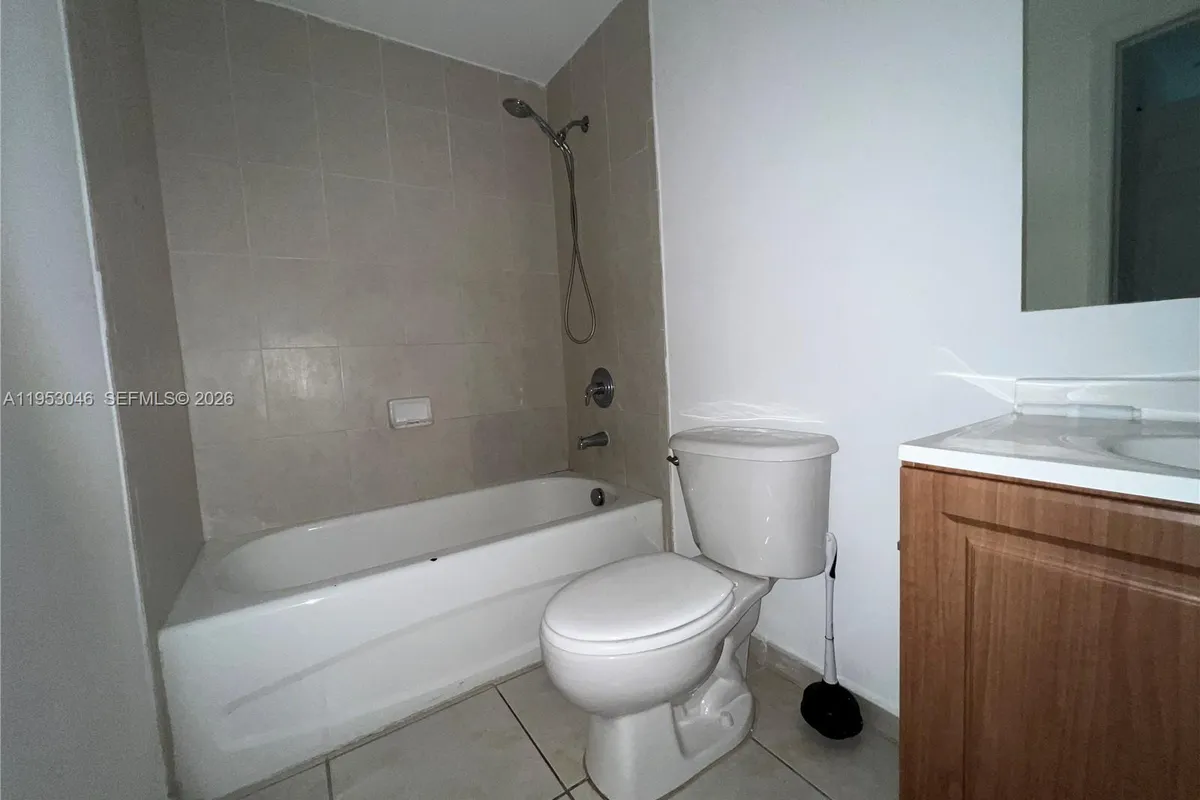 7290 NW 114th Ave # 7, Doral FL 33178