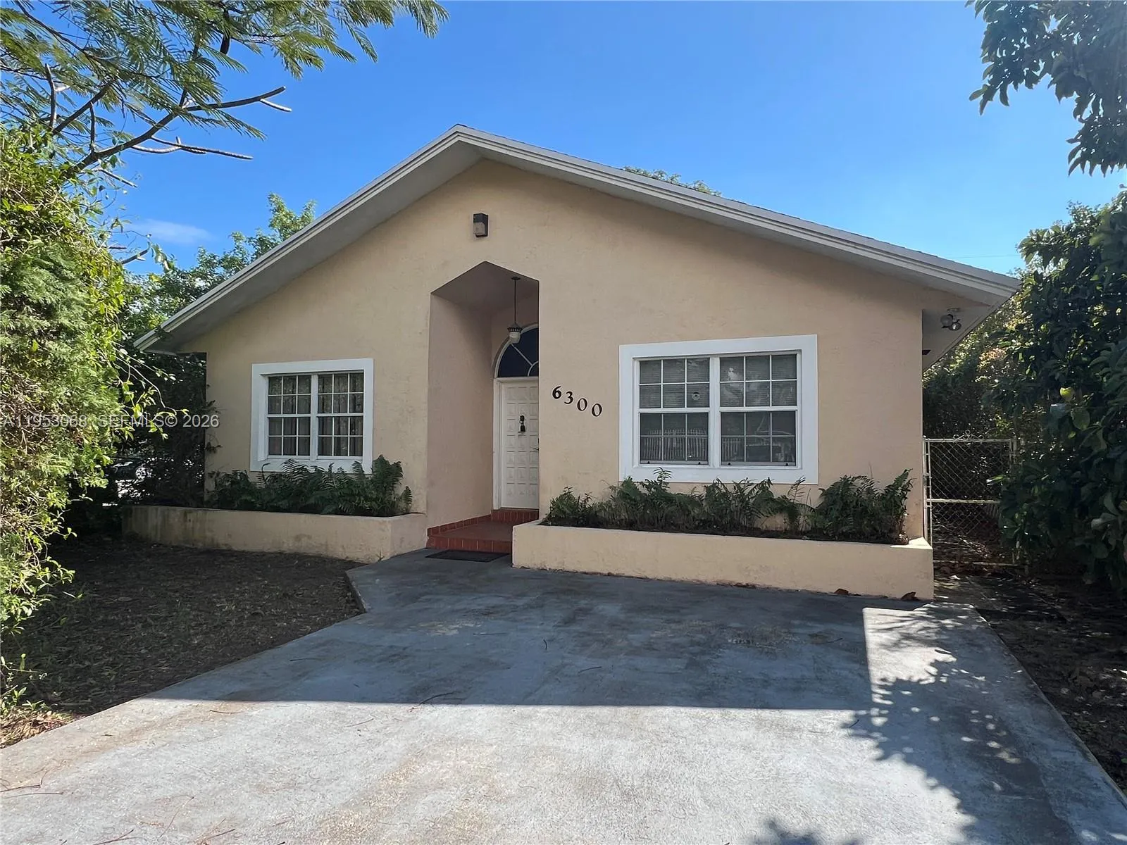 3 bedroom 2 bath for sale at 6300 SW 41st St, South Miami FL 33155