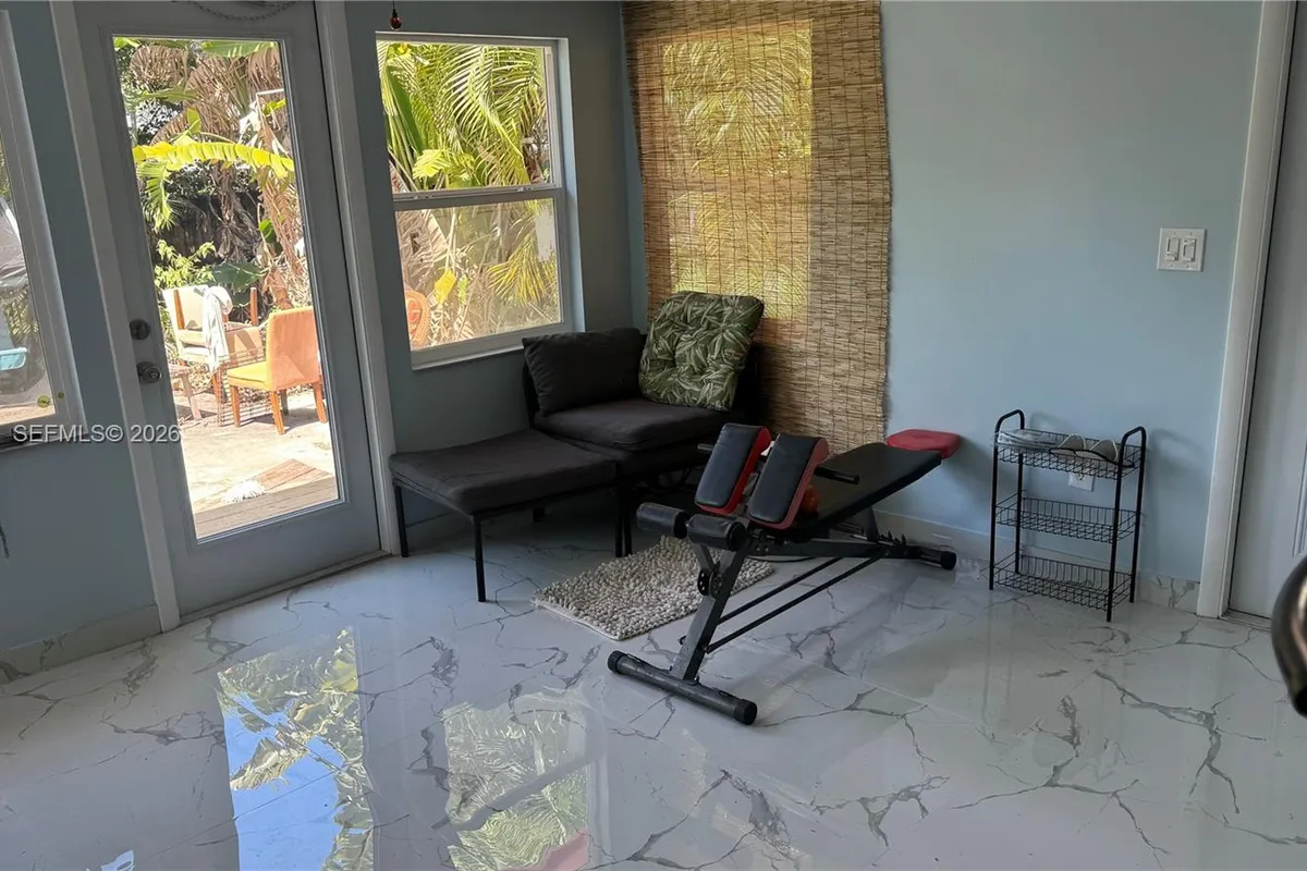 1633 Mckinley St, Hollywood FL 33020