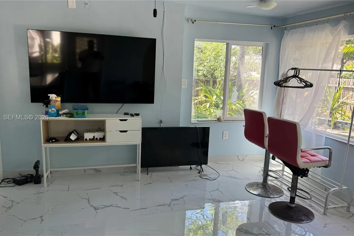 1633 Mckinley St, Hollywood FL 33020