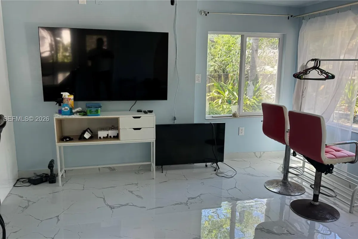 1633 Mckinley St, Hollywood FL 33020