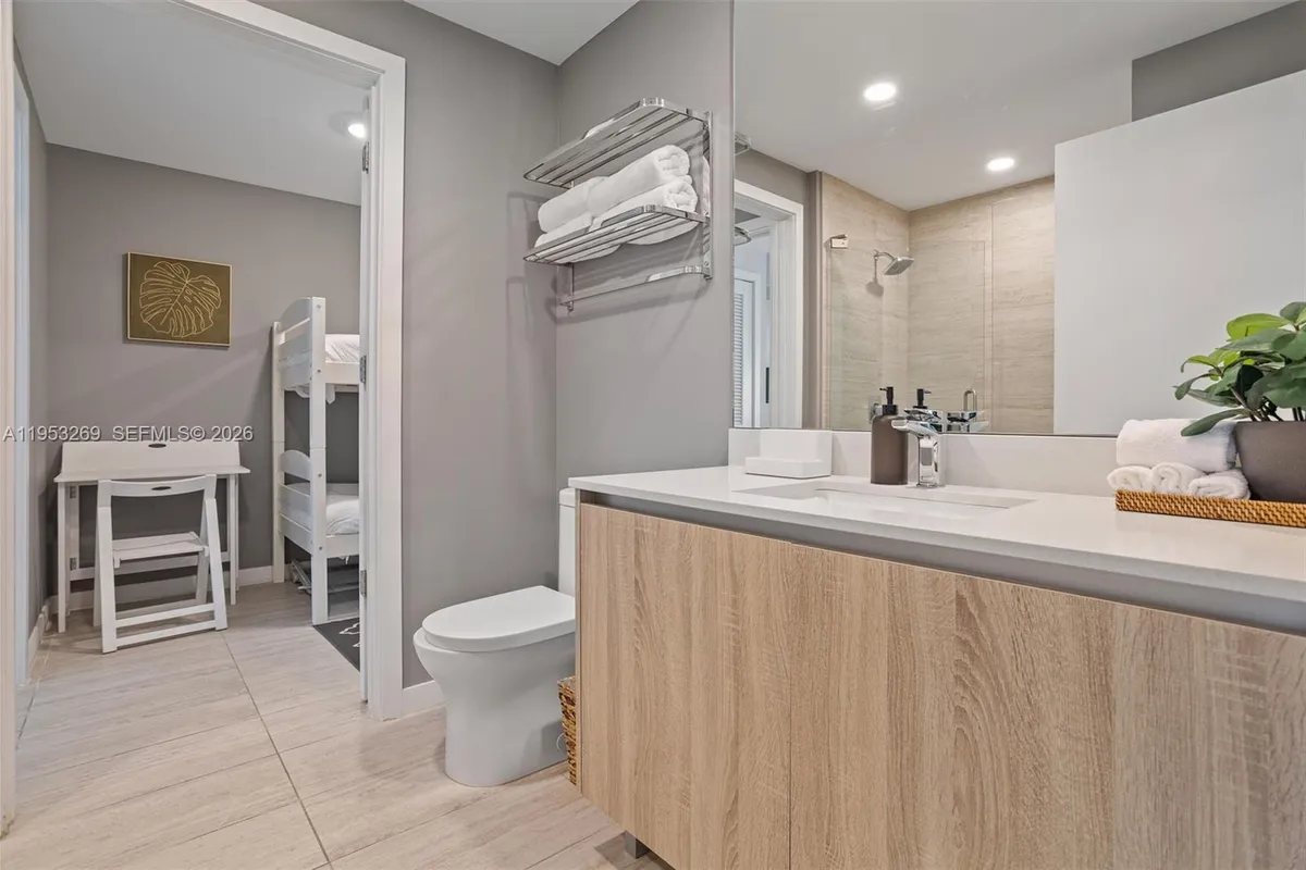 3900 Biscayne Blvd # 819, Miami FL 33137