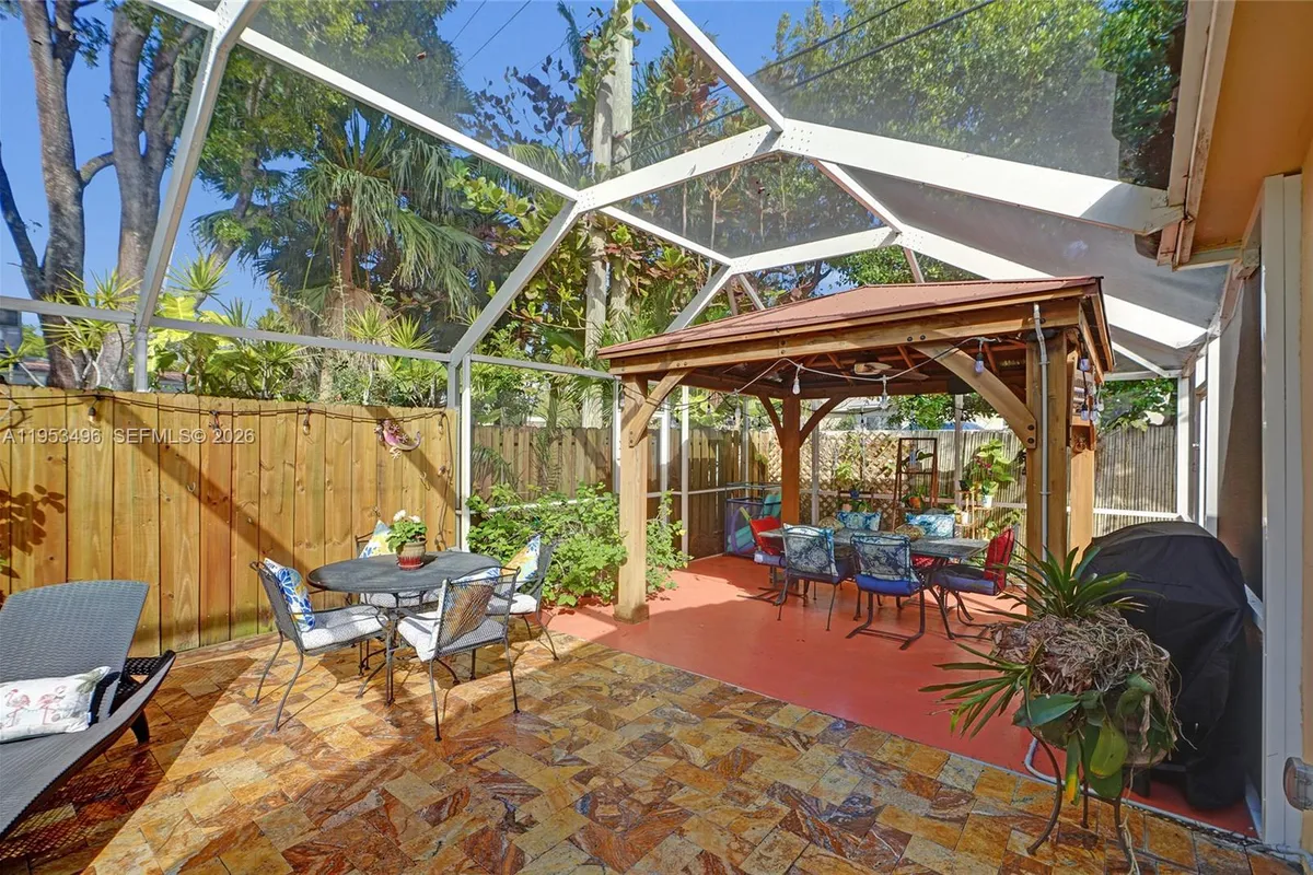 1237 Garfield St, Hollywood FL 33019