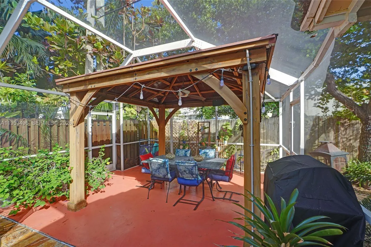 1237 Garfield St, Hollywood FL 33019