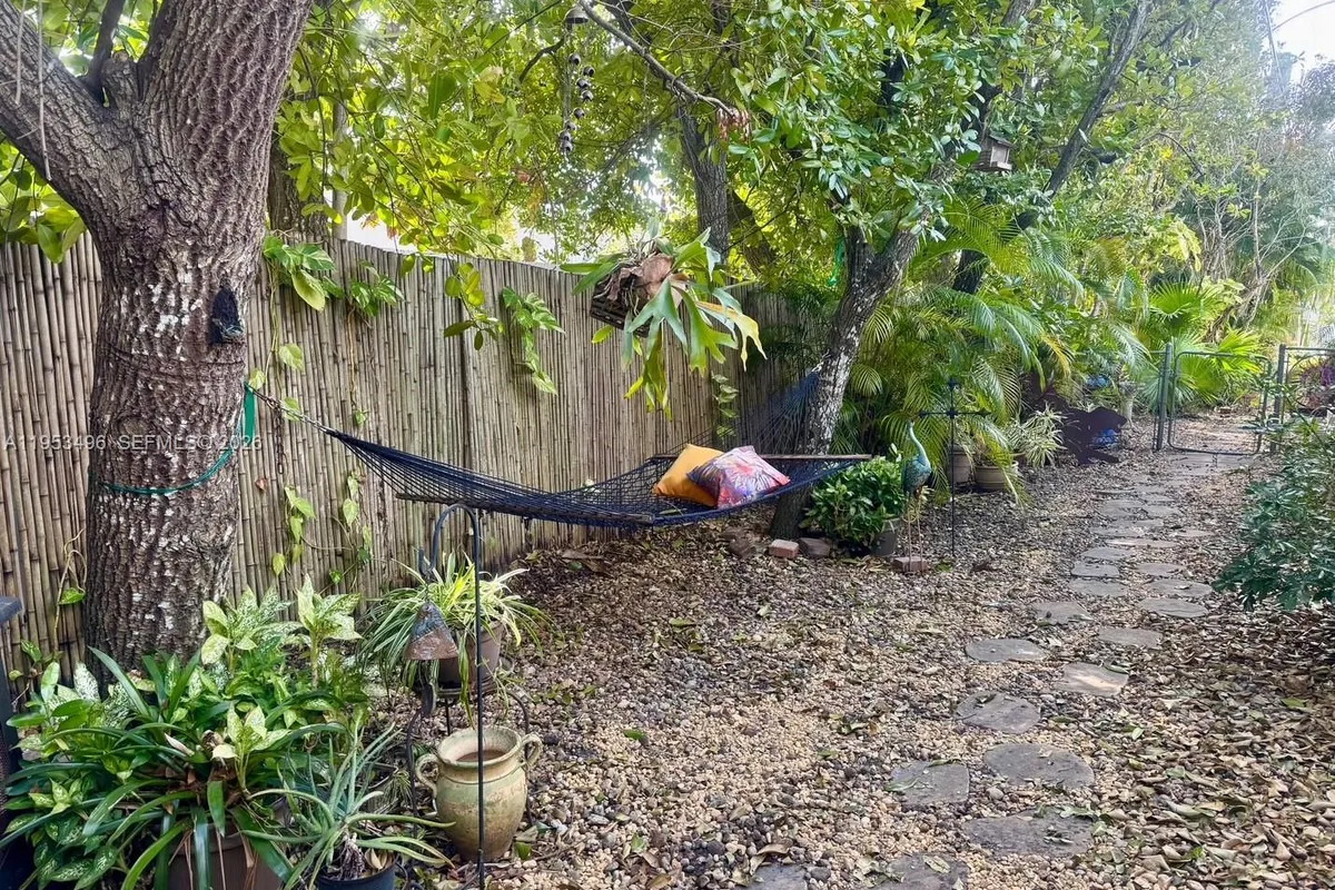 1237 Garfield St, Hollywood FL 33019