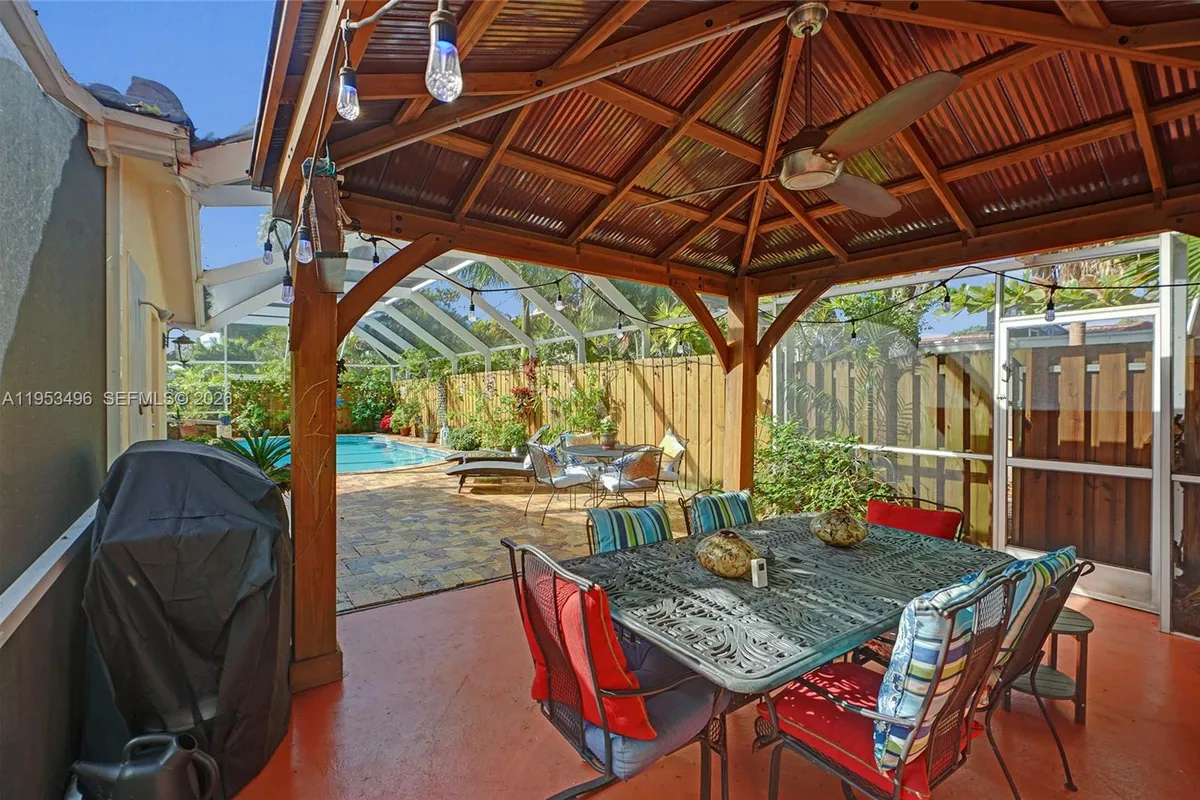 1237 Garfield St, Hollywood FL 33019