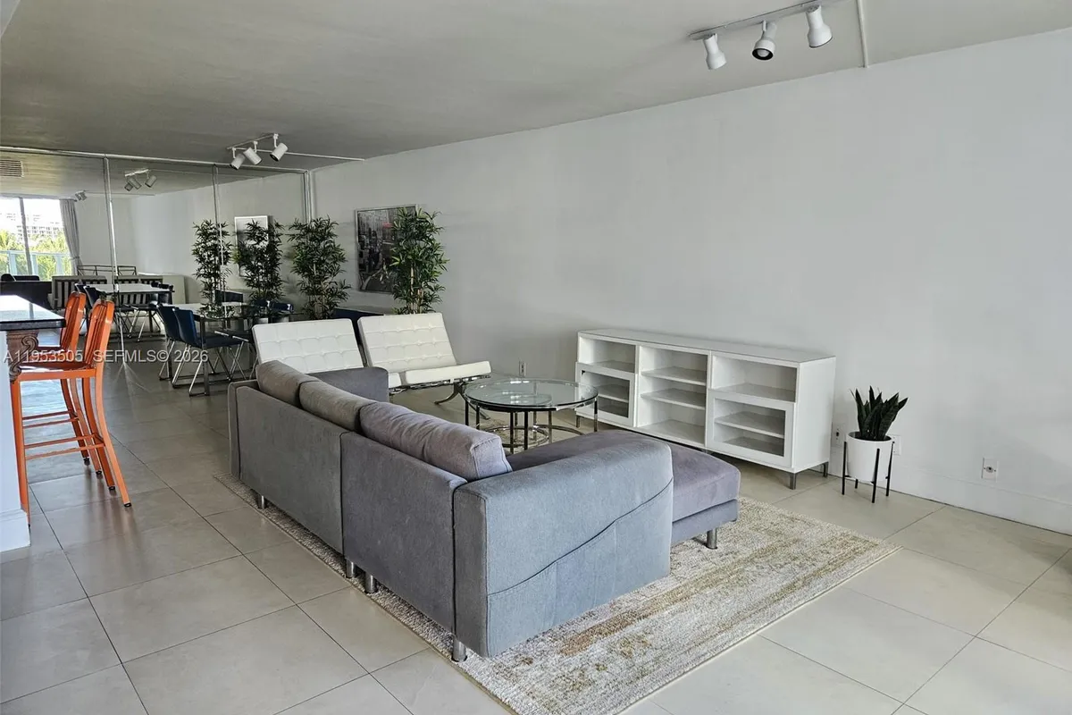 2401 Collins Ave # 609, Miami Beach FL 33140