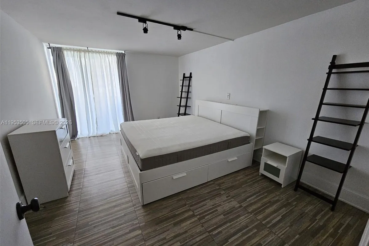 2401 Collins Ave # 609, Miami Beach FL 33140