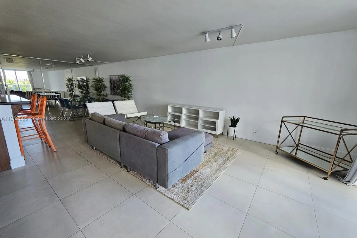 2401 Collins Ave # 609, Miami Beach FL 33140