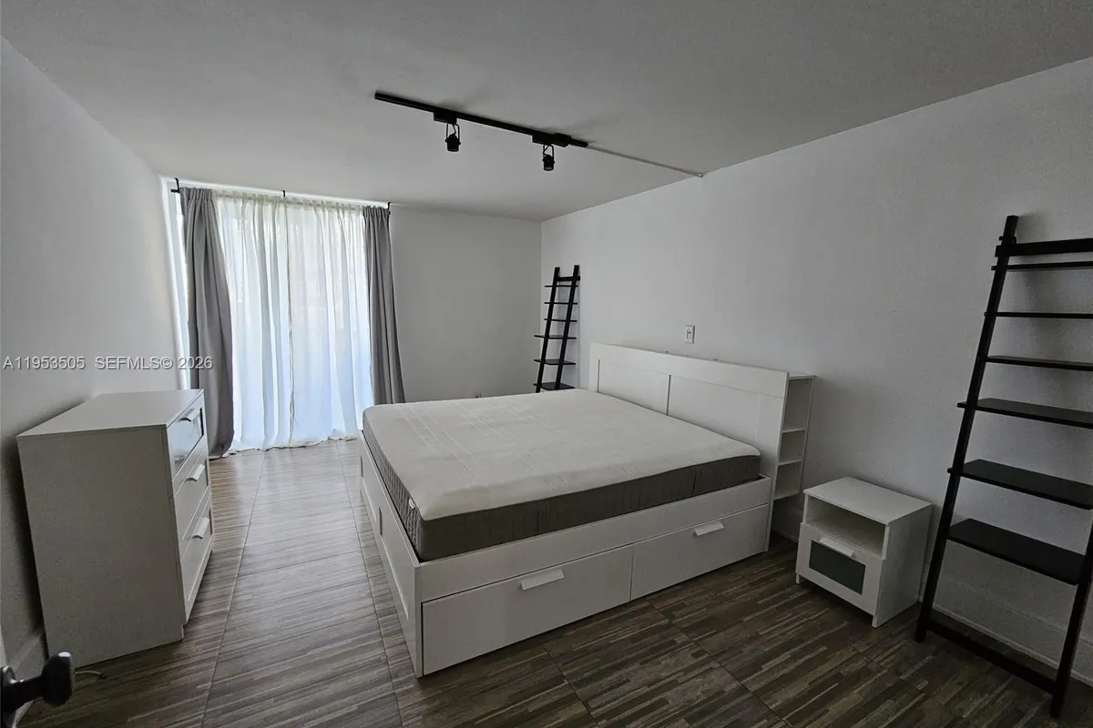 2401 Collins Ave # 609, Miami Beach FL 33140