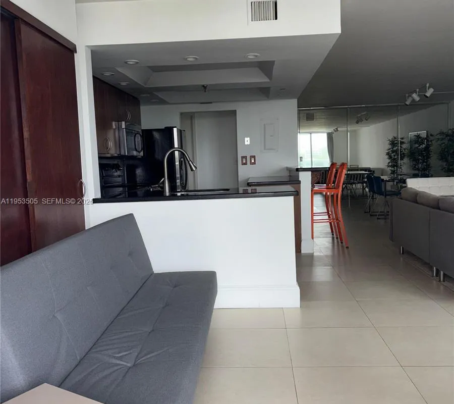 2401 Collins Ave # 609, Miami Beach FL 33140