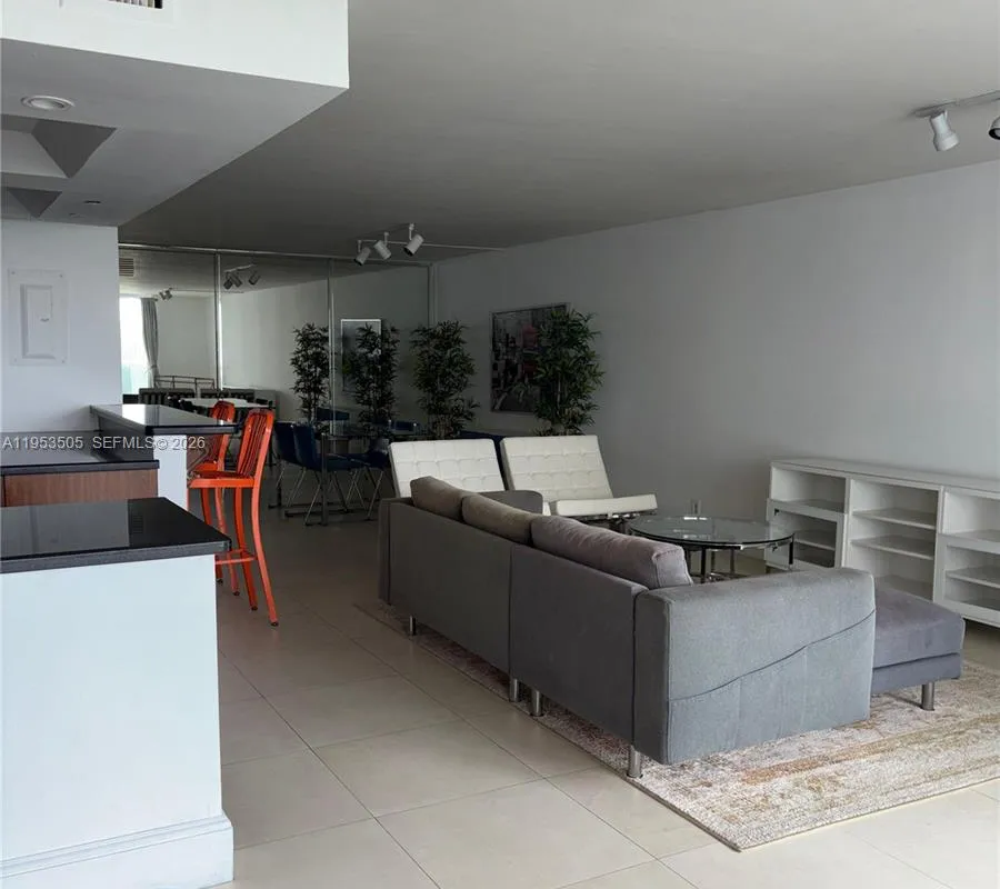 2401 Collins Ave # 609, Miami Beach FL 33140