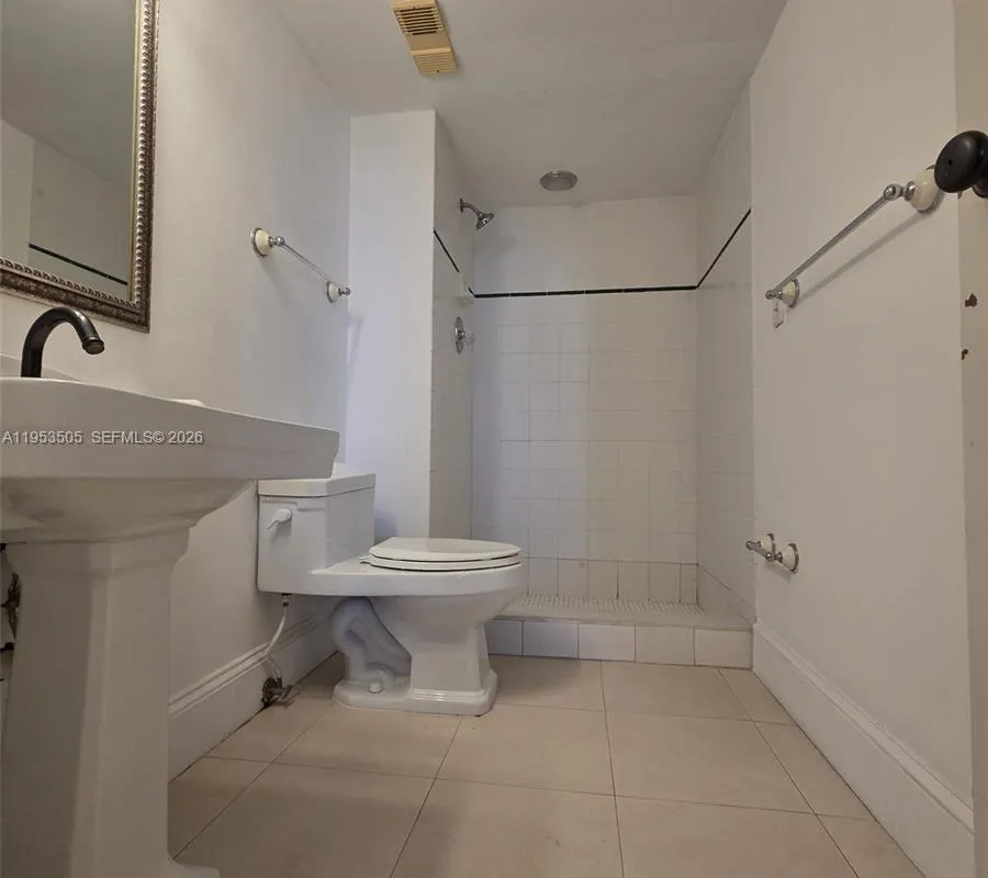 2401 Collins Ave # 609, Miami Beach FL 33140