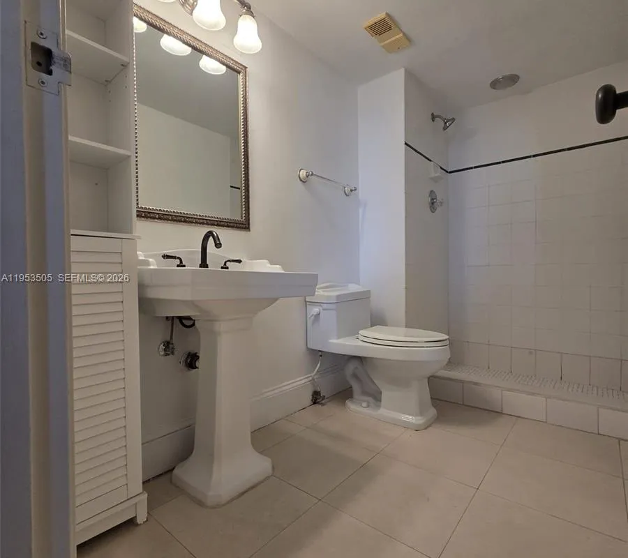 2401 Collins Ave # 609, Miami Beach FL 33140