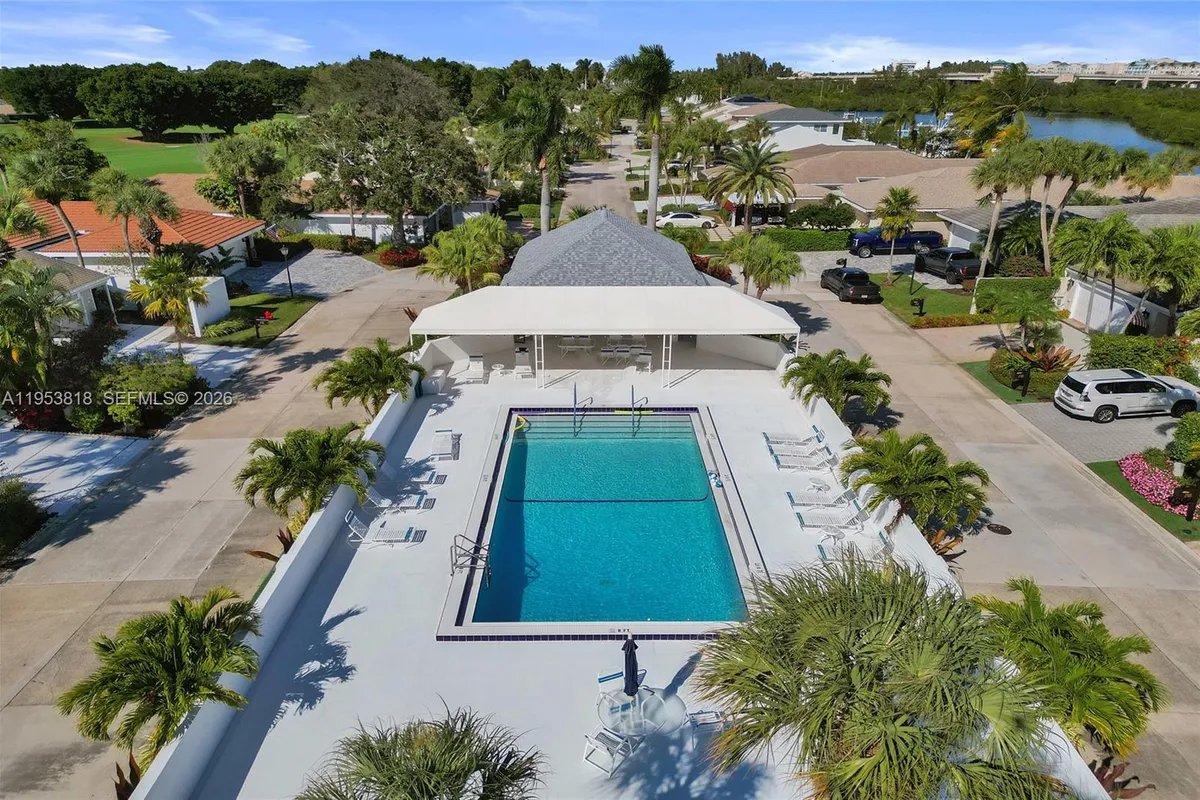 17115 Bay St, Jupiter FL 33477