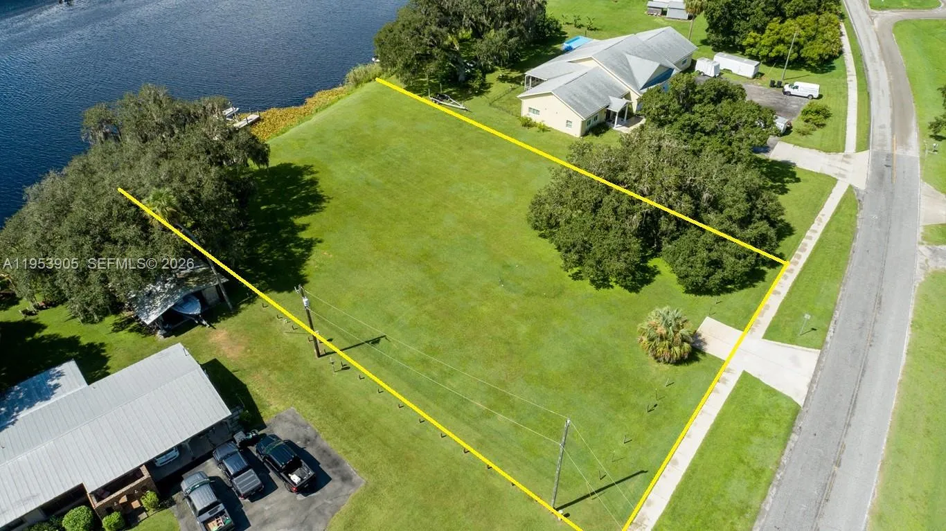 395 Old County Road 78, La Belle FL 33935