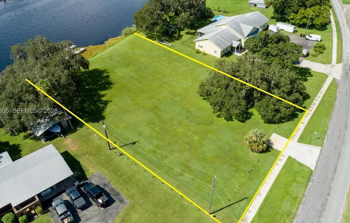 395 Old County Road 78, La Belle FL 33935