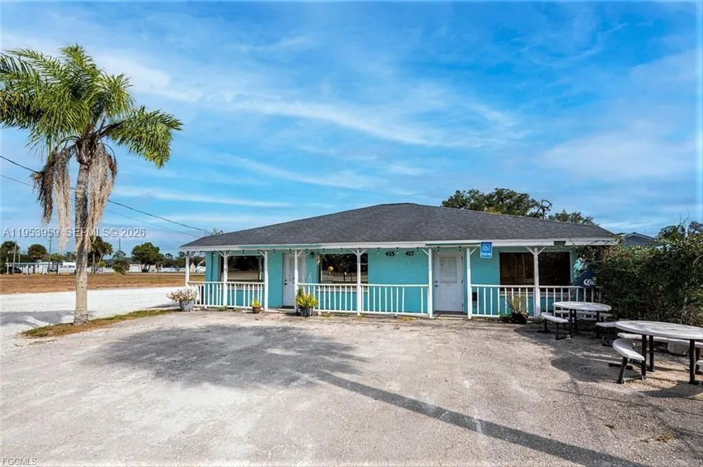 for sale at 415 S Main St., La Belle FL 33935