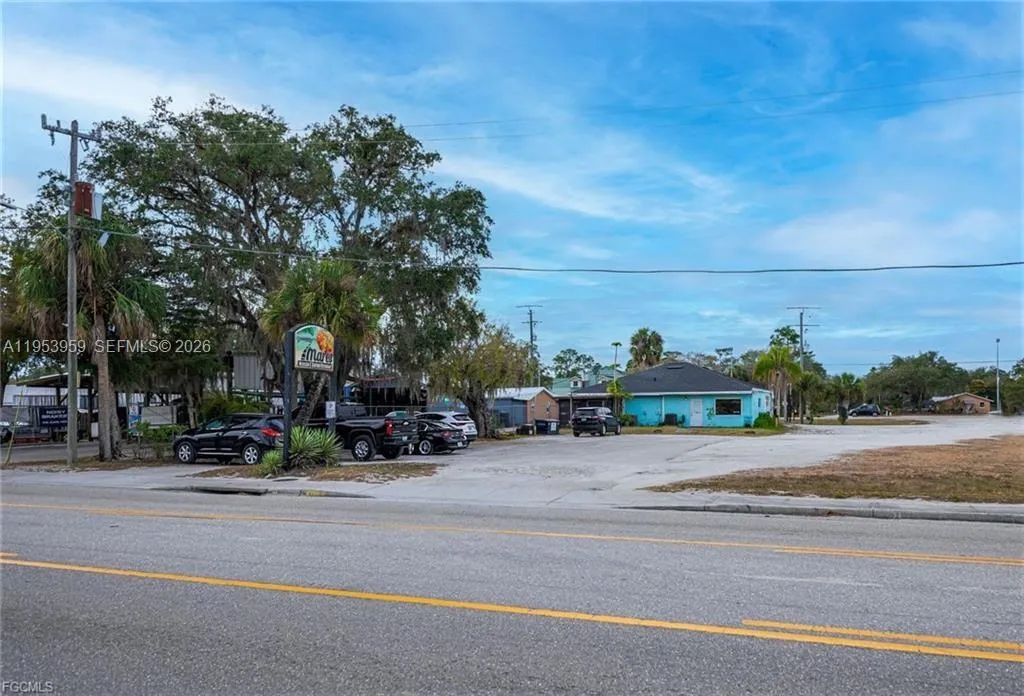 415 S Main St., La Belle FL 33935