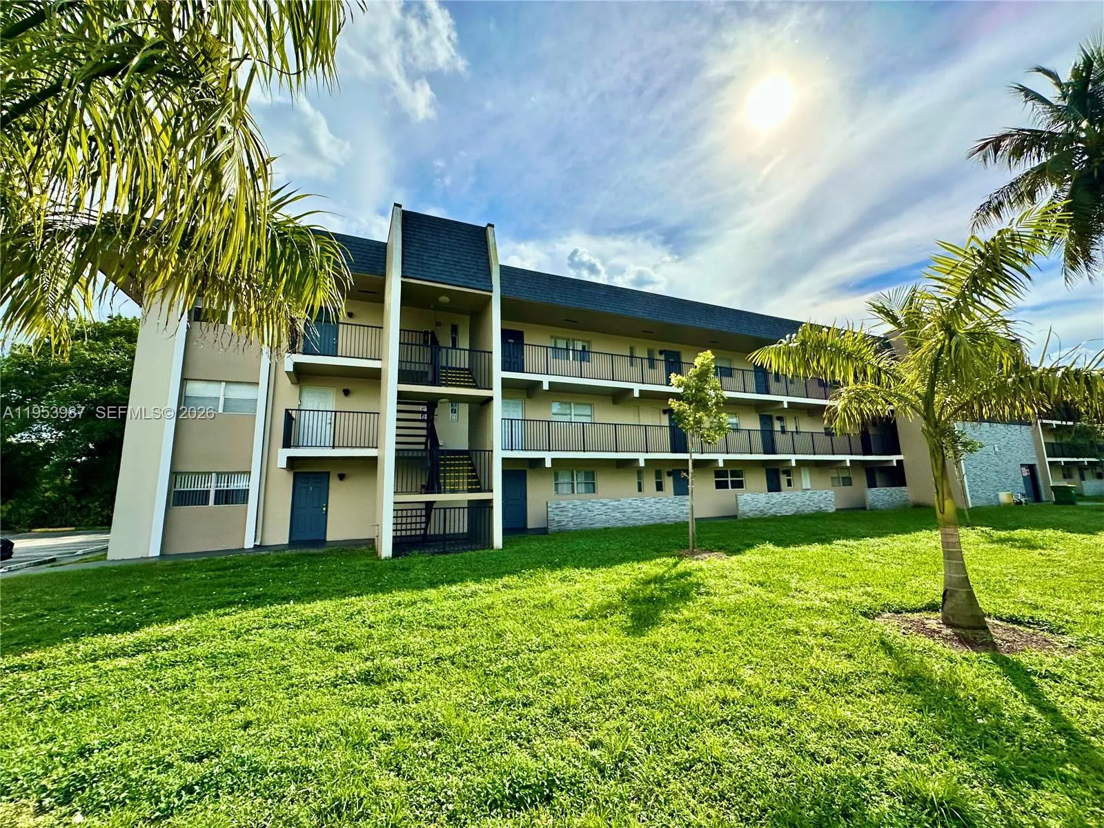 8000 Fairview Dr # 203, Tamarac FL 33321
