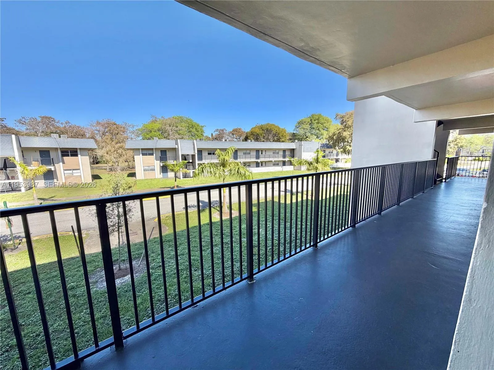 8000 Fairview Dr # 203, Tamarac FL 33321