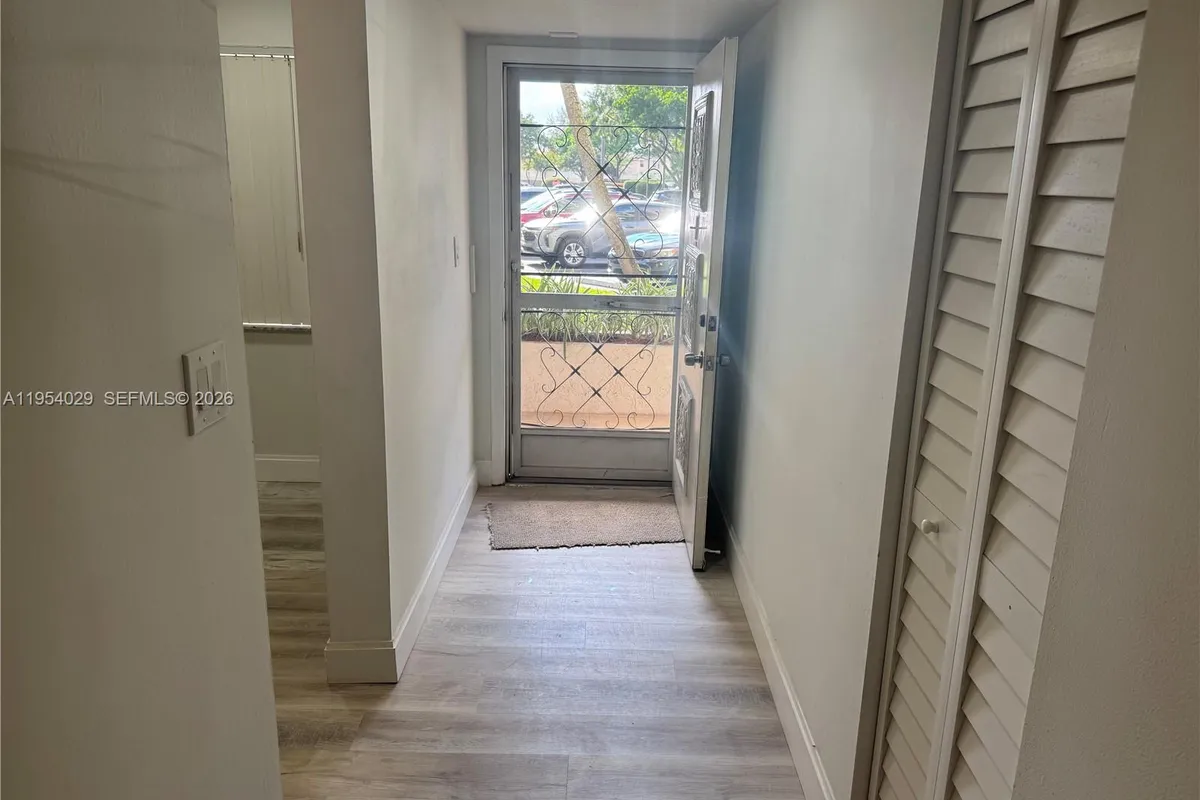 3940 Inverrary Blvd # A, Lauderhill FL 33319