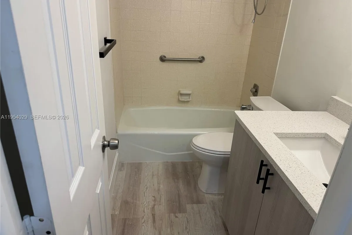 3940 Inverrary Blvd # A, Lauderhill FL 33319