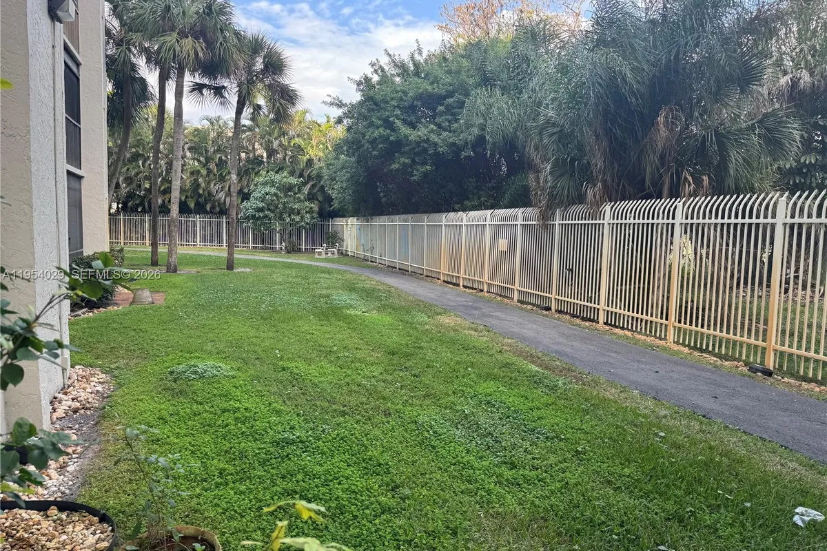 3940 Inverrary Blvd # A, Lauderhill FL 33319