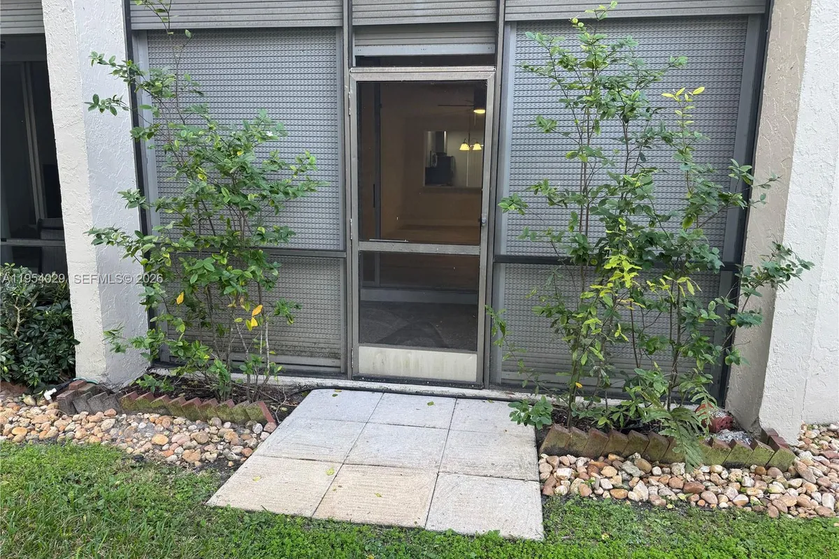 3940 Inverrary Blvd # A, Lauderhill FL 33319