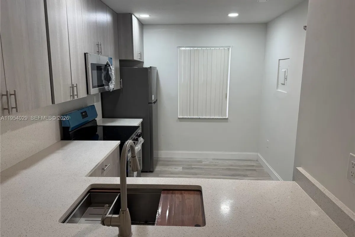 3940 Inverrary Blvd # A, Lauderhill FL 33319