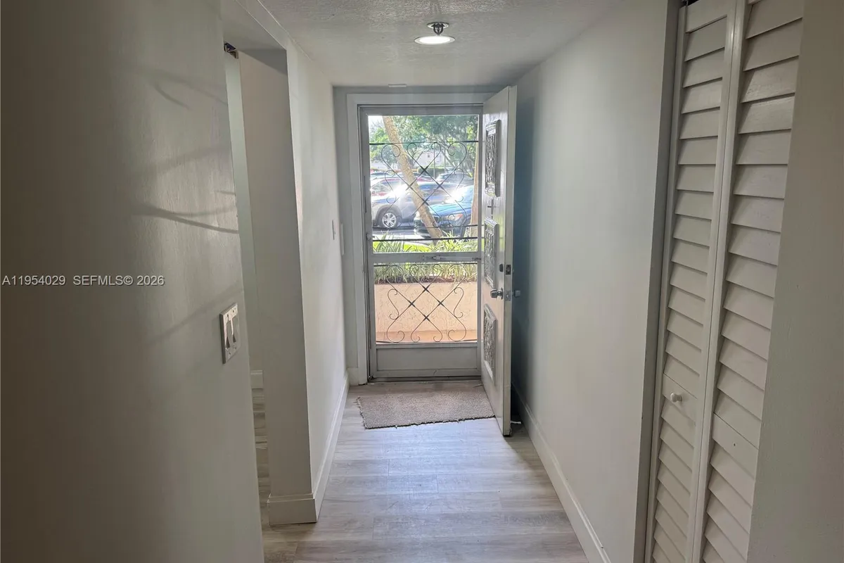 3940 Inverrary Blvd # A, Lauderhill FL 33319