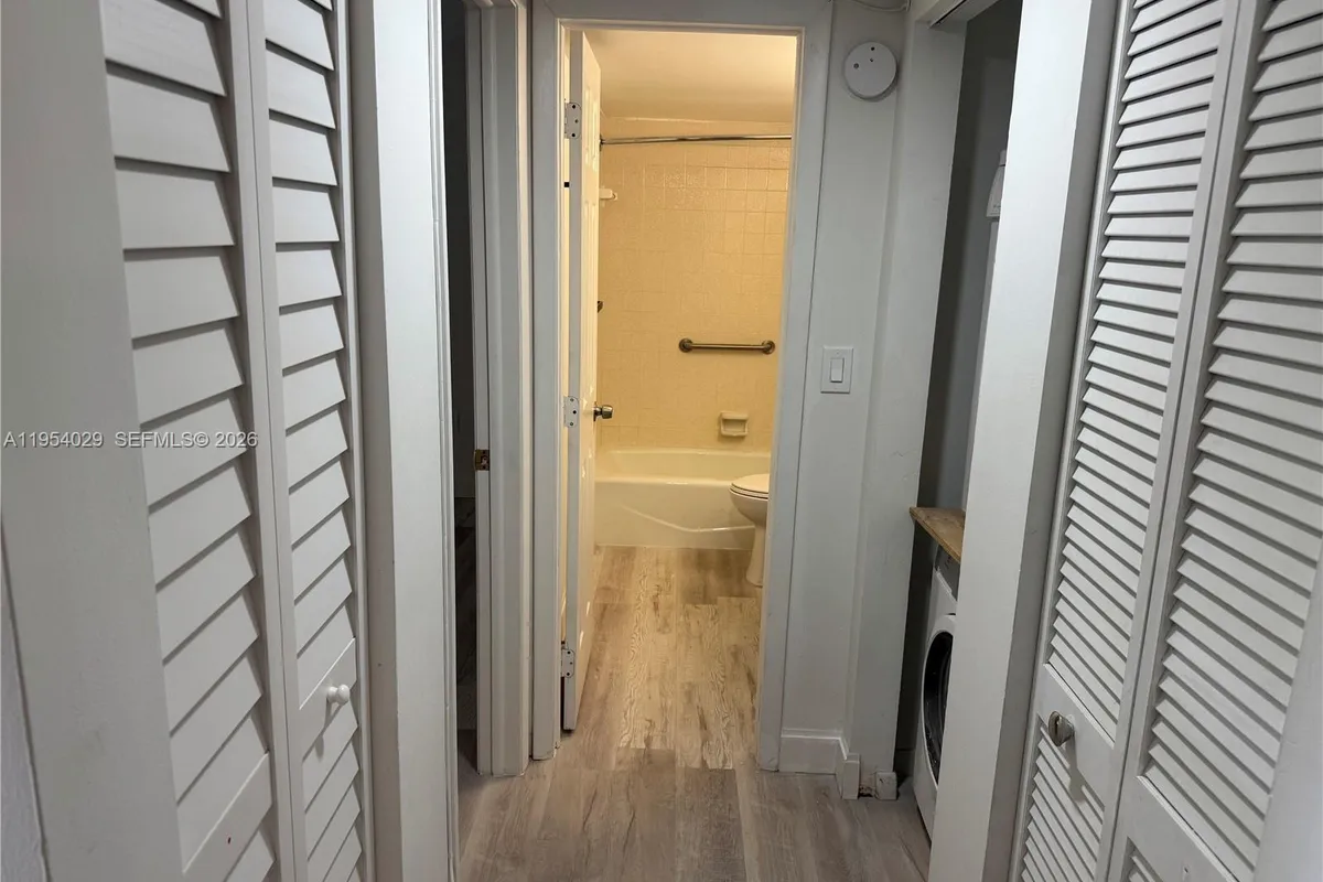 3940 Inverrary Blvd # A, Lauderhill FL 33319