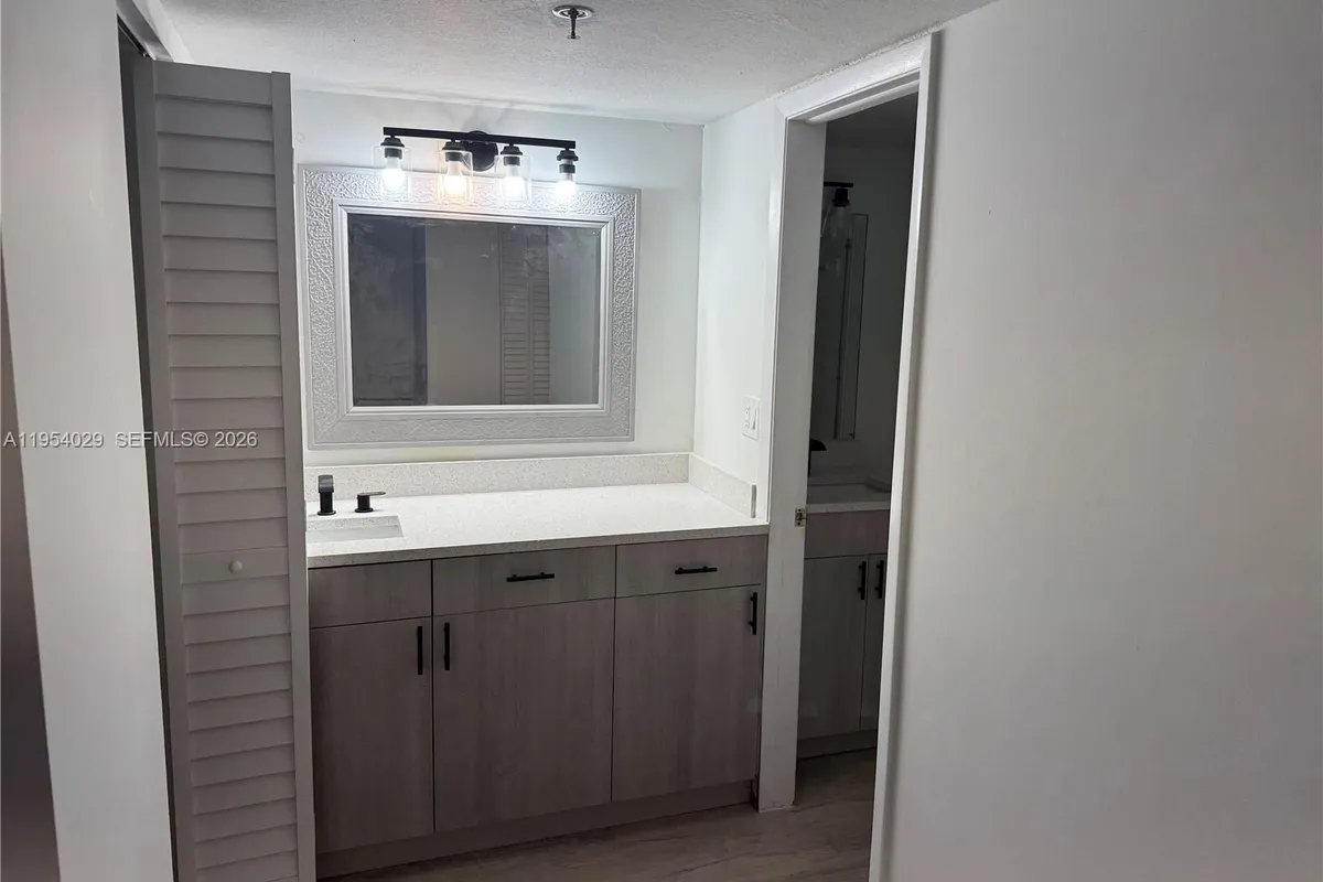 3940 Inverrary Blvd # A, Lauderhill FL 33319