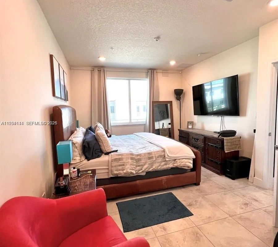 6420 NW 102nd Path # 304, Doral FL 33178