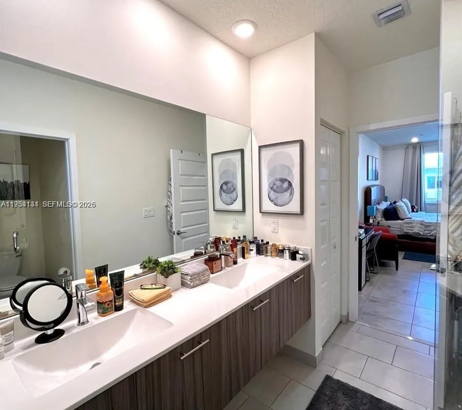 6420 NW 102nd Path # 304, Doral FL 33178