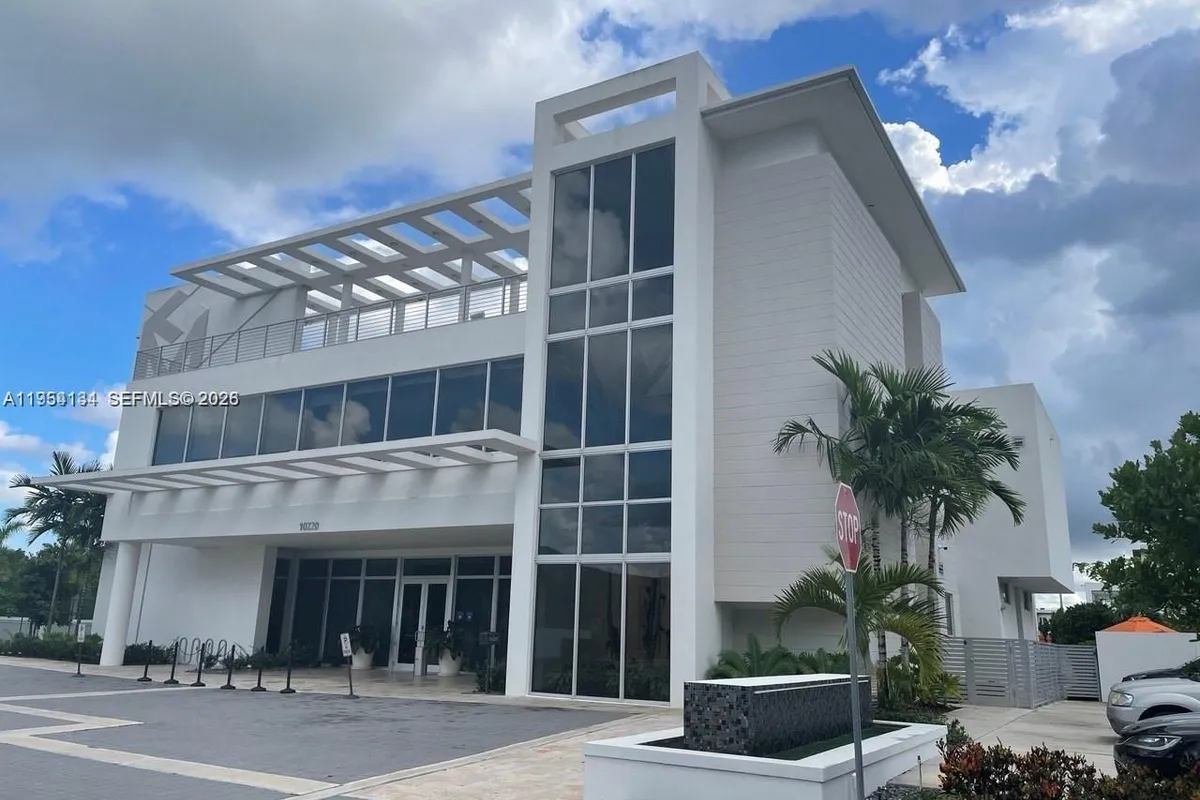 6420 NW 102nd Path # 304, Doral FL 33178