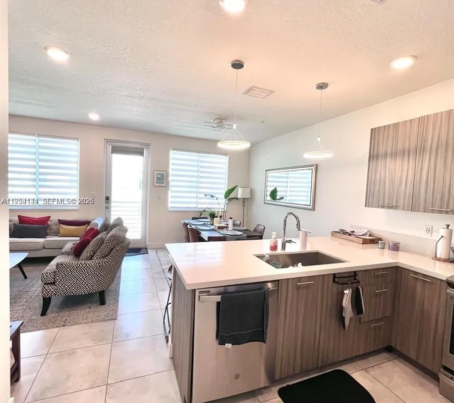 6420 NW 102nd Path # 304, Doral FL 33178