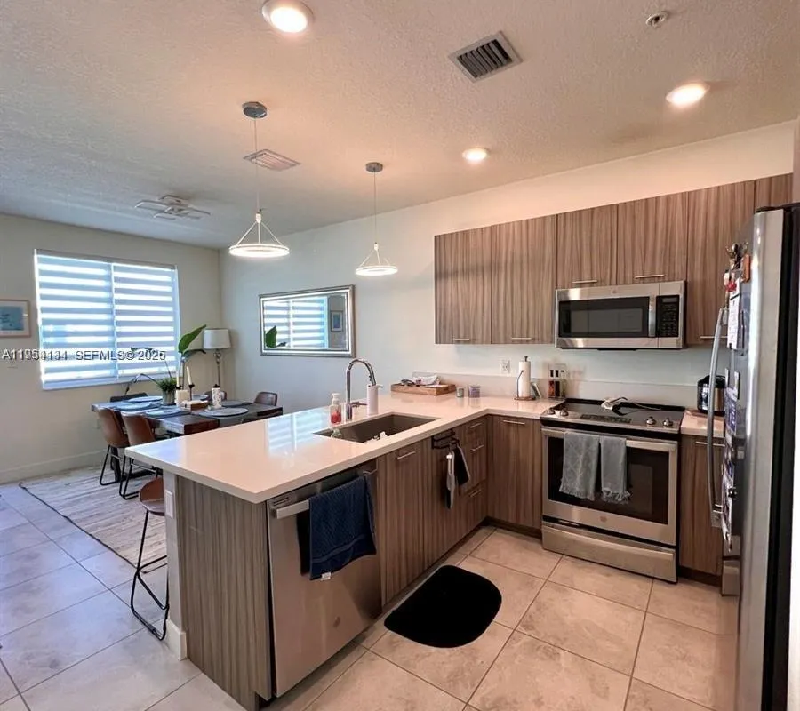 6420 NW 102nd Path # 304, Doral FL 33178