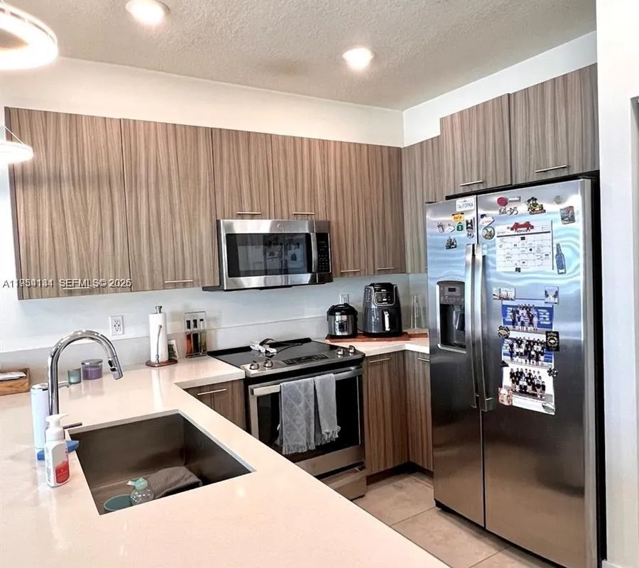 6420 NW 102nd Path # 304, Doral FL 33178