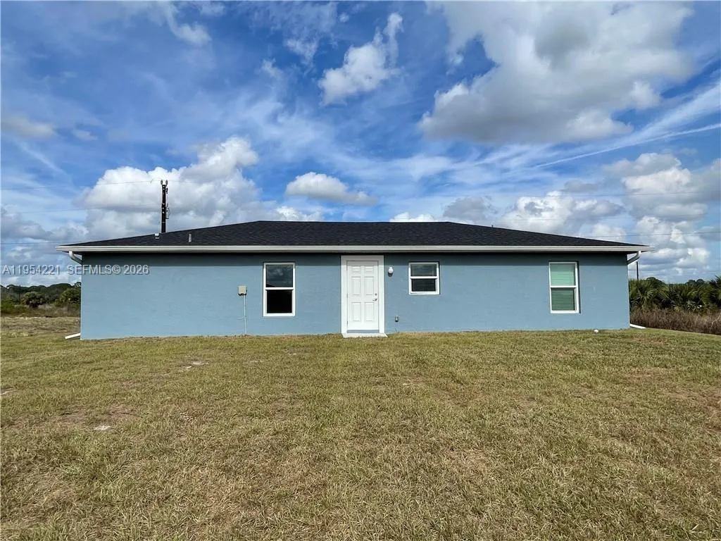 131 Carousel Ave., La Belle FL 33935