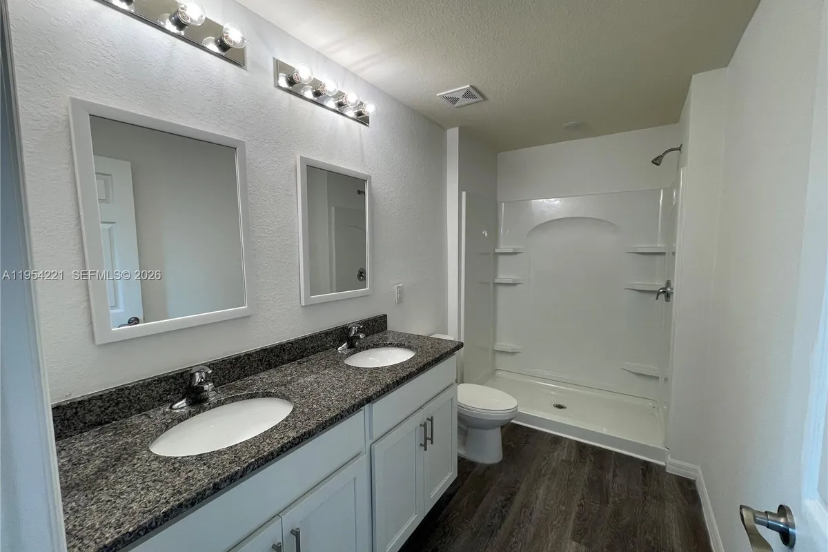 131 Carousel Ave., La Belle FL 33935