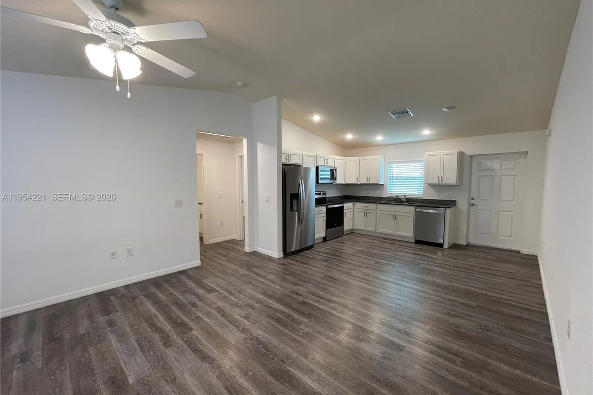 131 Carousel Ave., La Belle FL 33935