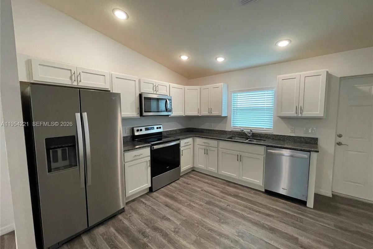 131 Carousel Ave., La Belle FL 33935