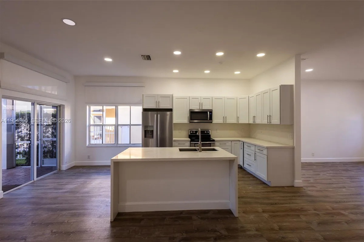 825 Tanglewood Cir, Weston FL 33327