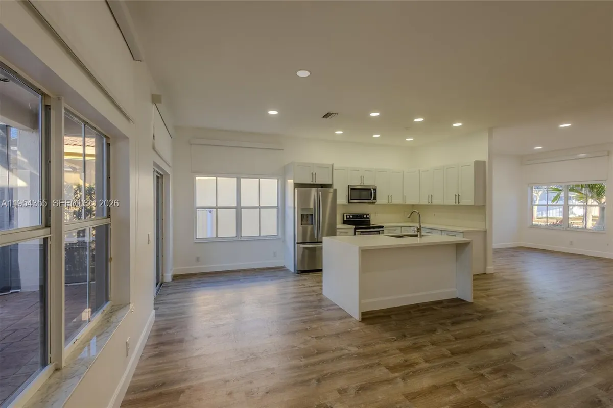 825 Tanglewood Cir, Weston FL 33327