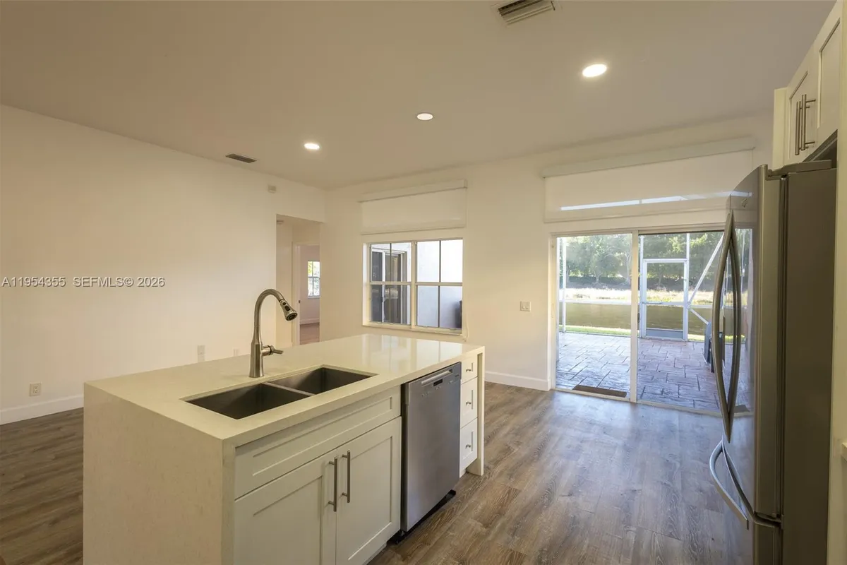 825 Tanglewood Cir, Weston FL 33327