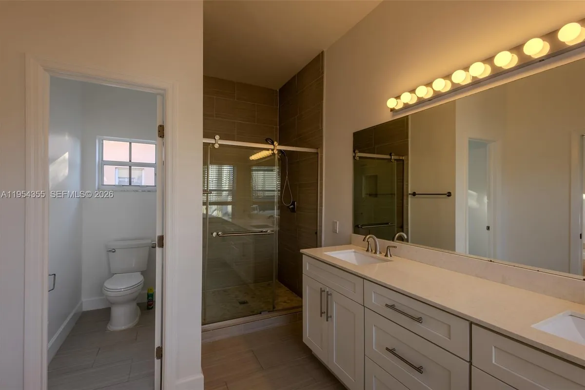 825 Tanglewood Cir, Weston FL 33327