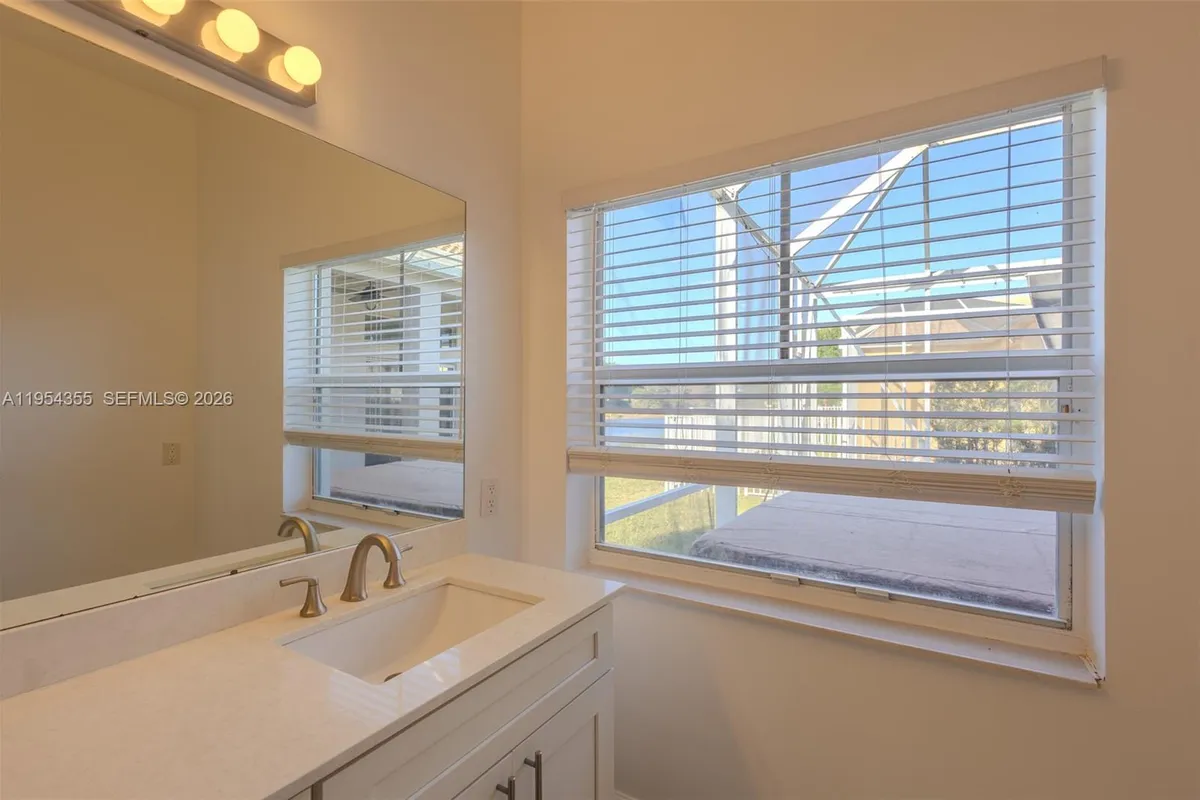 825 Tanglewood Cir, Weston FL 33327